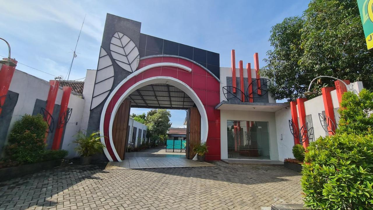 Oyo 90831 Hotel Gardenia Prambanan Yogyakarta Eksteriør bilde